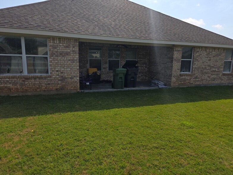 Building Photo - 9314 Water Bend Dr