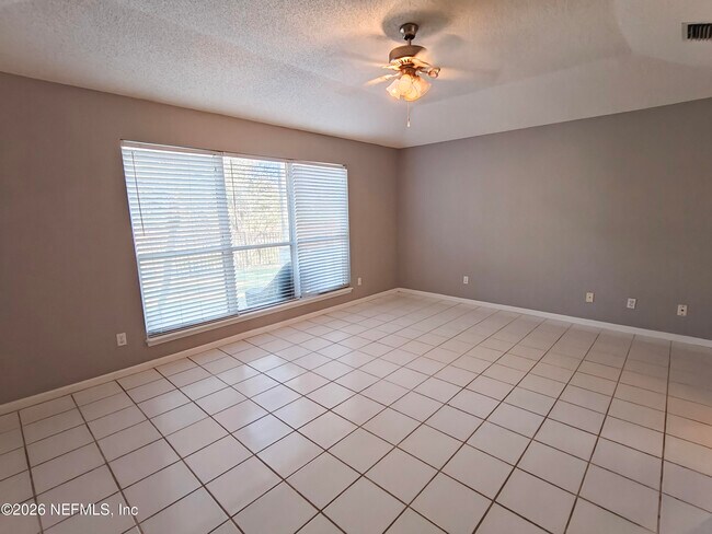 Building Photo - 1563 Lakeway Dr