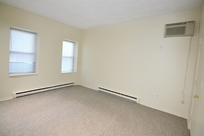 Building Photo - 67 St Germain St