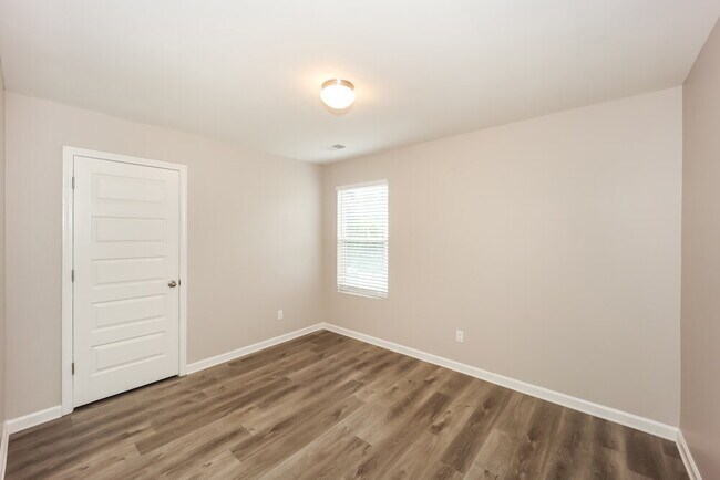 Building Photo - 1093 Lear Dr