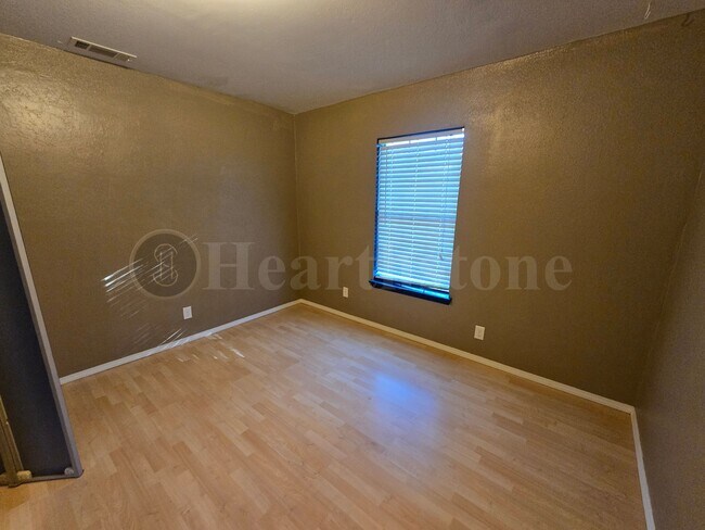 Building Photo - 1307 Gidding St