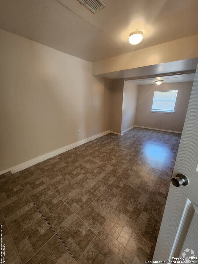 Building Photo - 2 Bedroom 2 bath in BIG COUNTRY GDN HMS