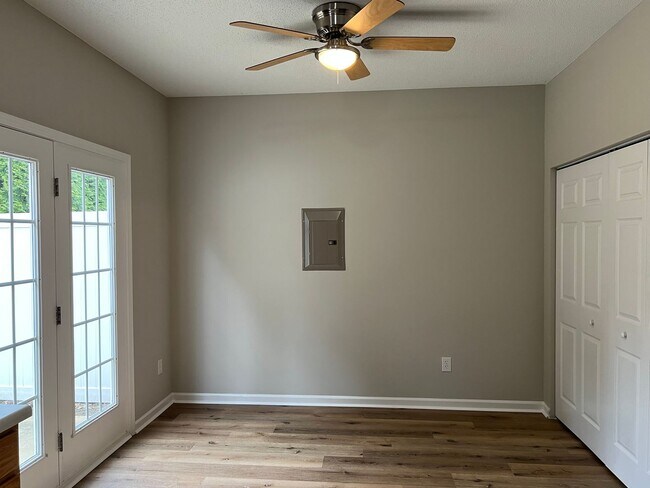 Building Photo - 116 Baberton Dr
