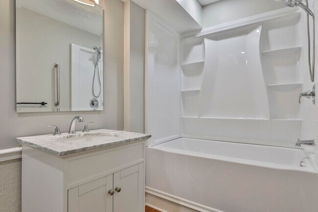 Building Photo - 41A Howe