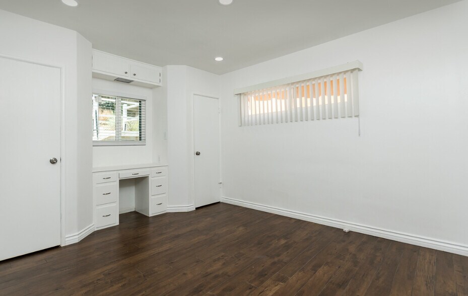 Building Photo - 3155 Linda Vista Rd