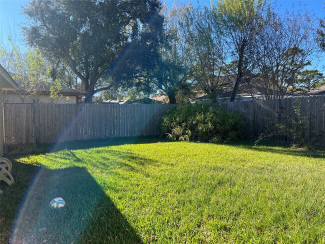 Building Photo - 14734 Charlmont Dr