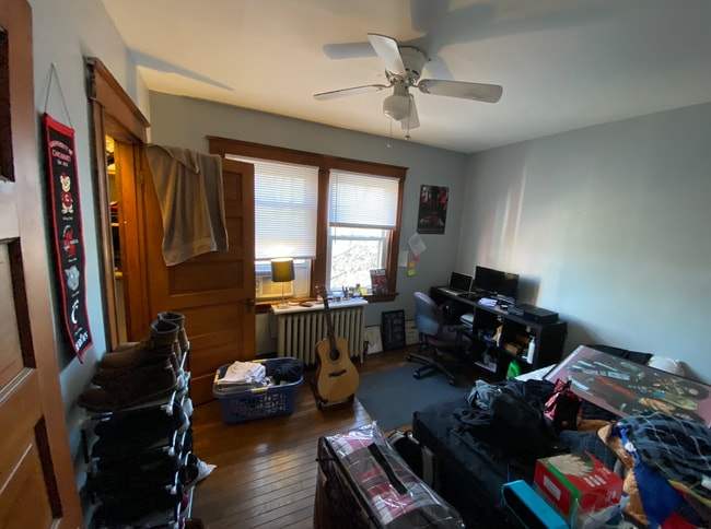 Building Photo - 4 Bedroom House Located Near UC's Campus