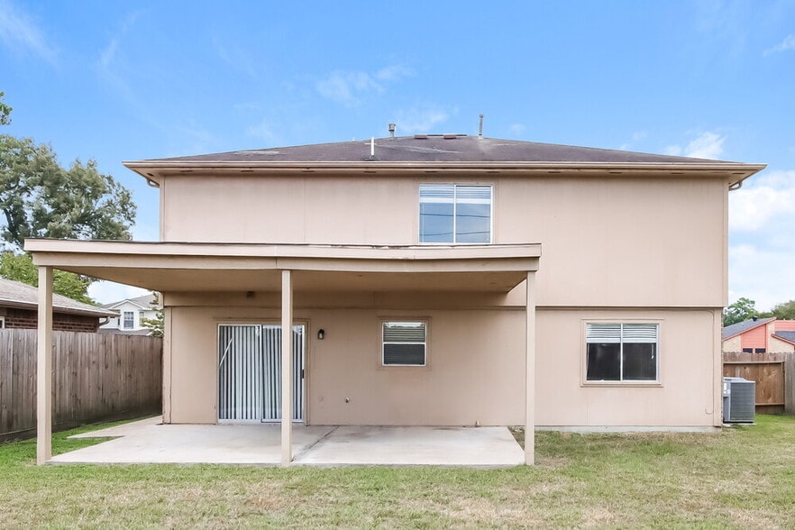 Building Photo - 19839 Arrowsmith Dr