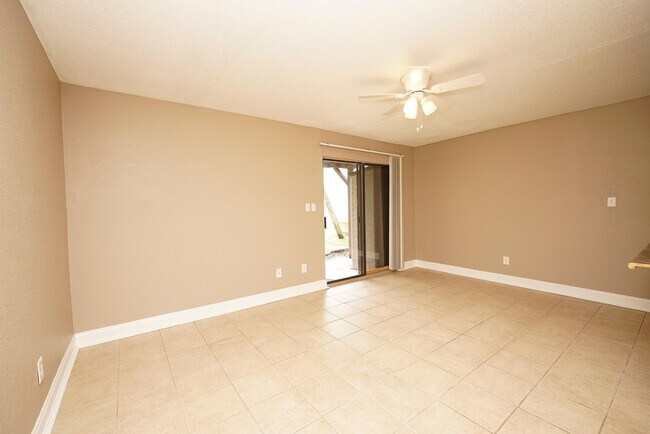 Building Photo - 308 Miracle Strip Pkwy SW