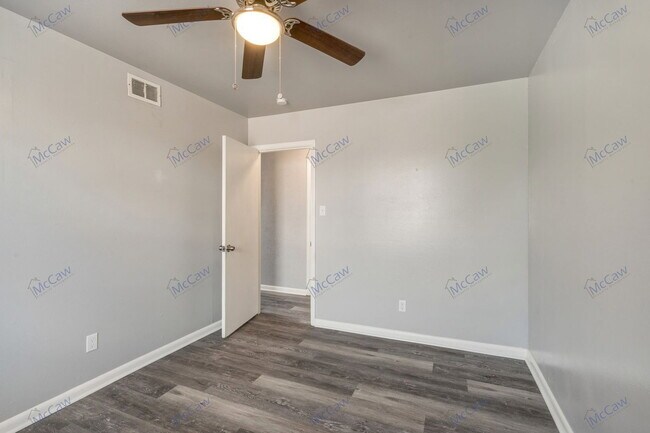 Building Photo - 811 Vogel St