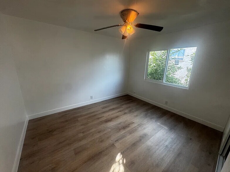 Building Photo - 1499 W 35th Pl