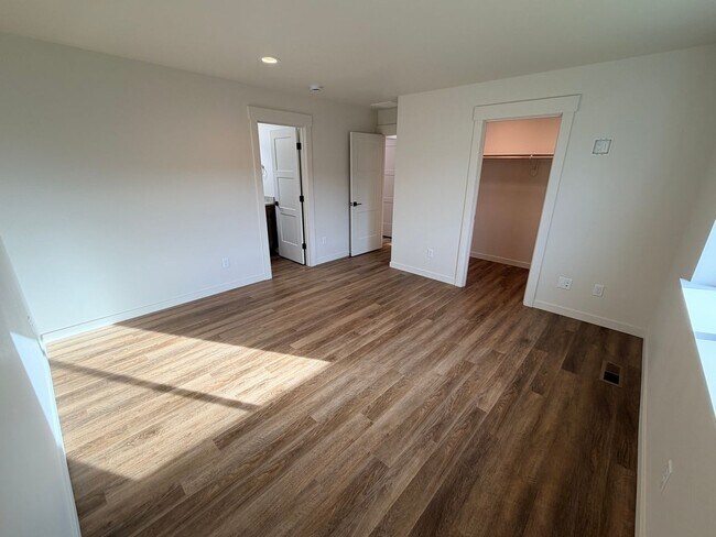 Building Photo - BRAND NEW construction! 3 beds, 2 baths, double garage, deck with VIEWS and more!