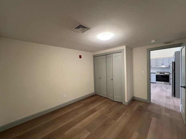 Building Photo - 160 Seabury St