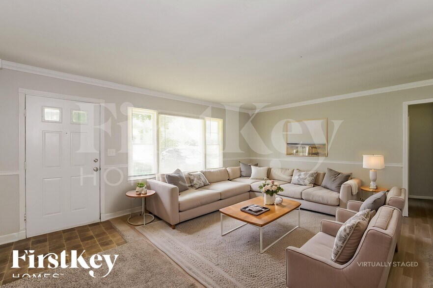 Building Photo - 11319 Bennington Ave