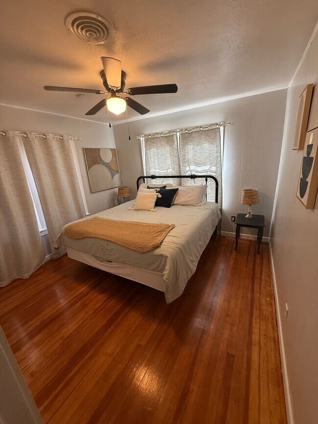 Building Photo - Available NOW!! 2/1 in South Overton