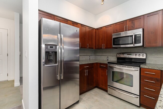 Building Photo - Spacious 1 Bedroom + Den in Canal Station ...