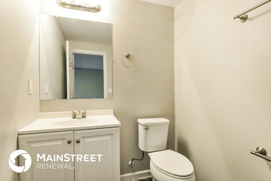 Building Photo - 839 Memory Ln