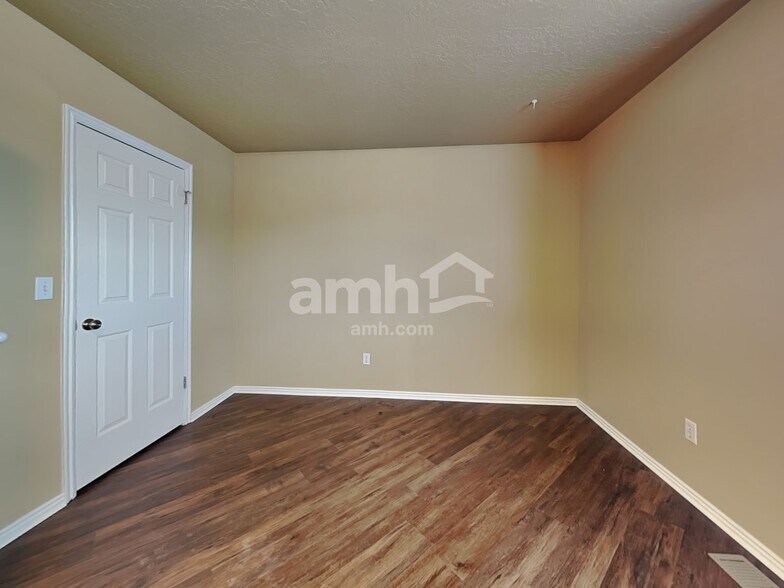 Building Photo - 8706 S Pebble Crest Way
