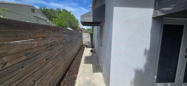 Building Photo - 2601 SW 24th Ave