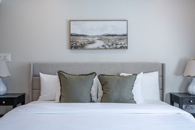 Building Photo - 18 Huntcliff Dr