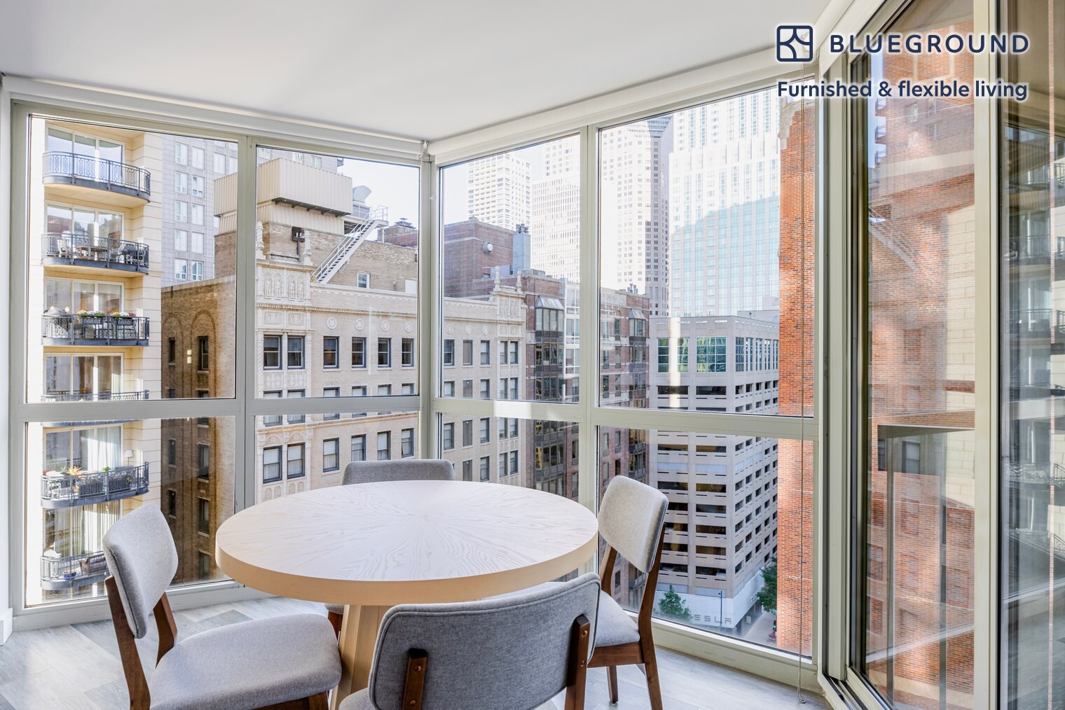 Building Photo - 1 E Delaware Pl