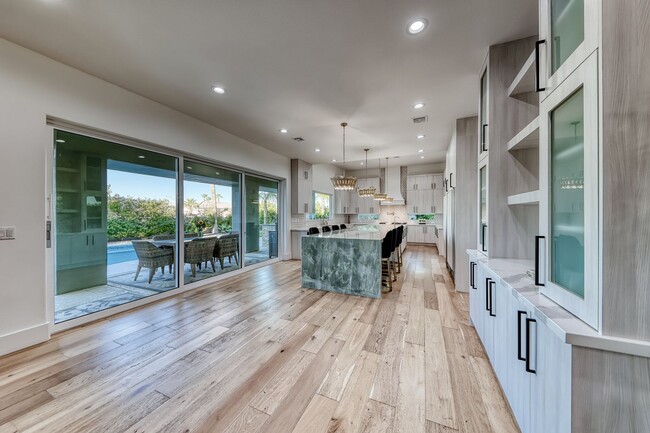 Building Photo - Stunning Green Valley, Guard Gated Communi...
