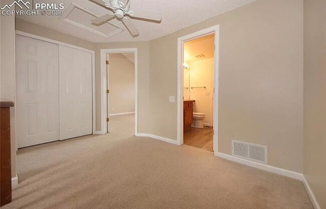 Building Photo - Three Bedroom Townhome with Pool