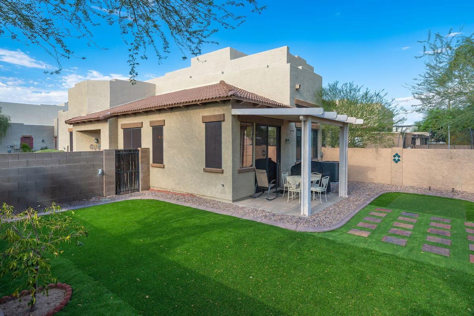 Building Photo - 3422 E University Dr