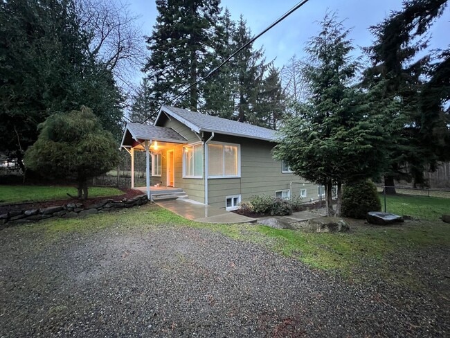 Building Photo - Spacious Two-Story Home on Private Land in the Desirable Issaquah School District