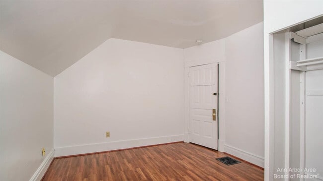 Building Photo - 610 S Ashley St