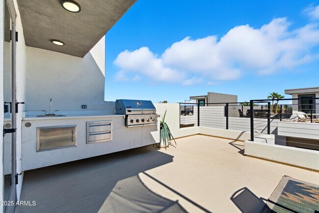 Building Photo - 1501 N Miller Rd