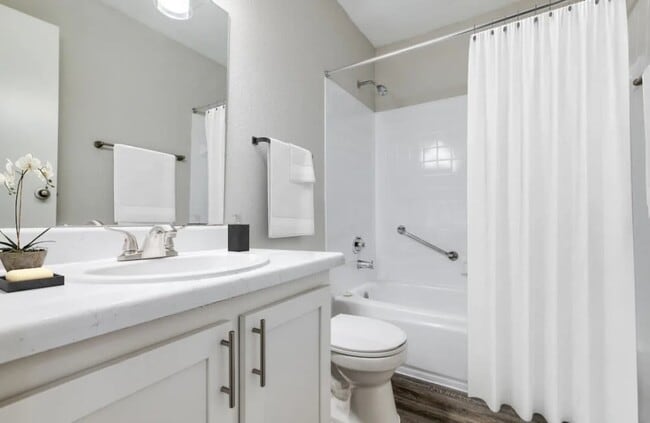 Building Photo - 2020 Plantation Dr