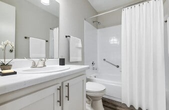 Building Photo - 2020 Plantation Dr