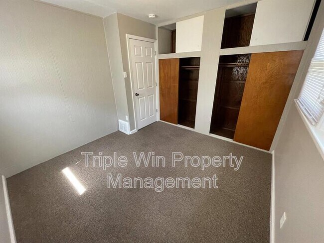 Building Photo - 1105 S Waterford Dr