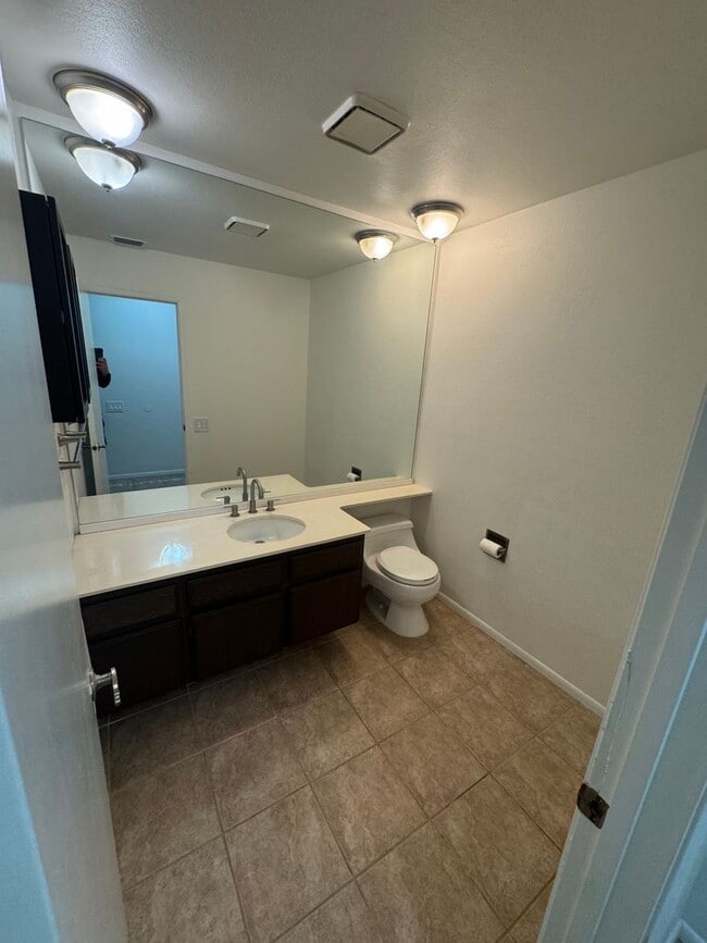 Building Photo - BEAUTIFUL 2 STORY CONDO IN THE CAMPUS COMMONS AREA!