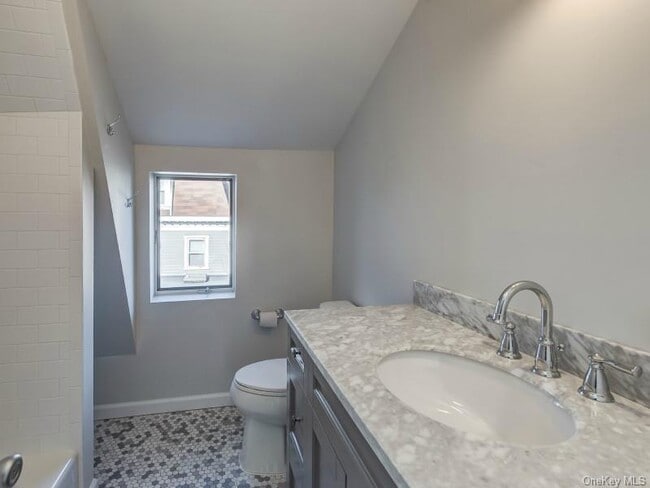 Building Photo - 232 Franklin Ave