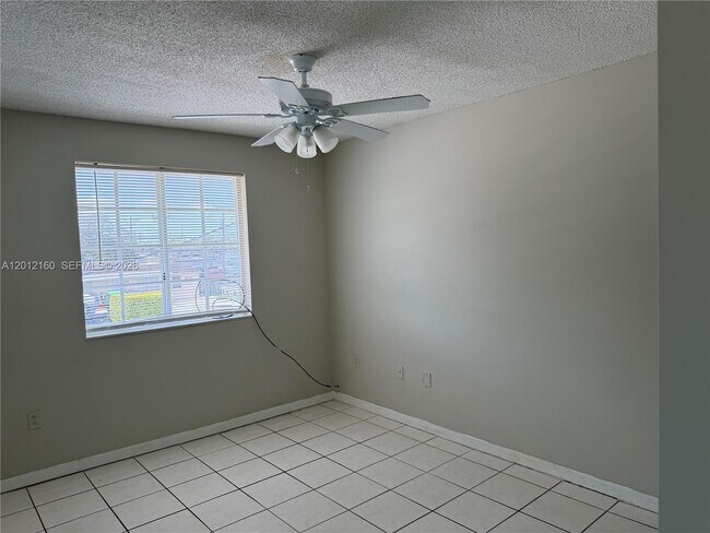 Building Photo - 837 SE 8th Ct