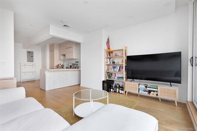 Building Photo - 310 W 114th St