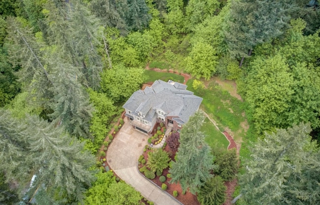 Building Photo - 4 bed/4bath, 5000sqft, adult home? Sober living? Barton Park!