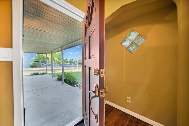 Building Photo - 1301 S Lee Ave