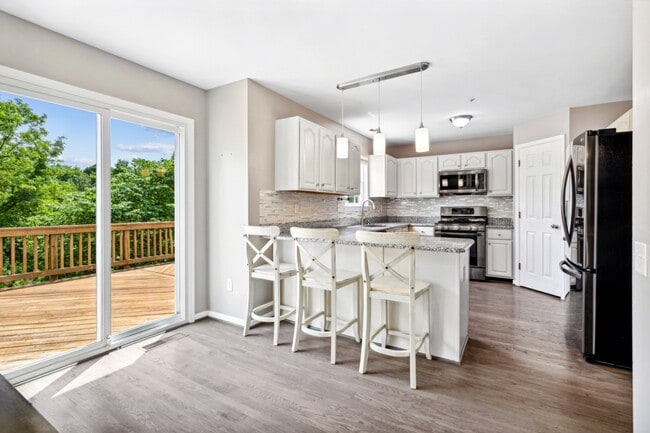 Building Photo - 6237 Cliffside Terrace
