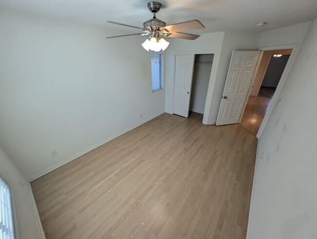 Building Photo - 7931 N Kelburn Hill St