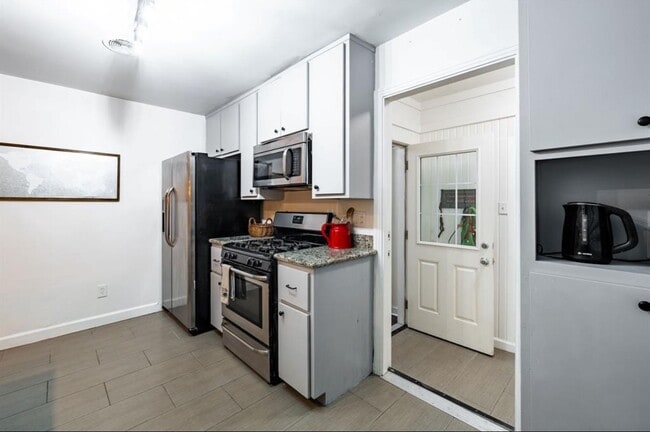 Building Photo - 10305 Bassoon Dr