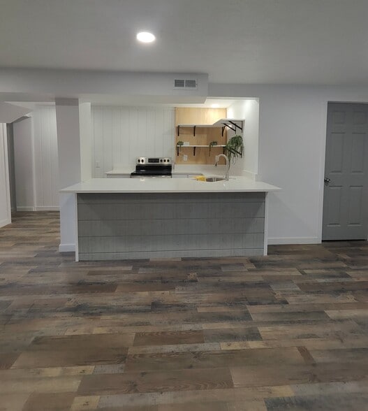 Building Photo - 8 N 100 E