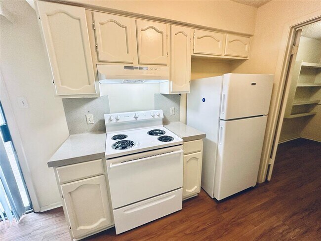 Building Photo - 12504 Tree Line Dr