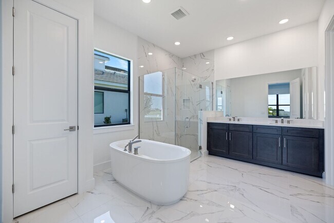 Building Photo - Brand New spacious 4bd/3.5bth Sarasota Hom...