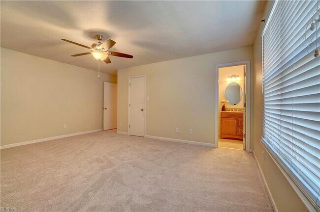 Building Photo - 624 Willow Bend Dr