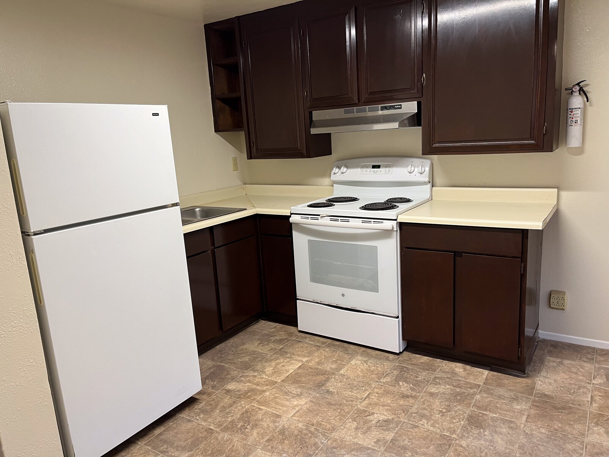 Kitchen. - 2667 Lakeshore Blvd