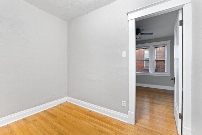 Building Photo - 5505 Rhodes Ave