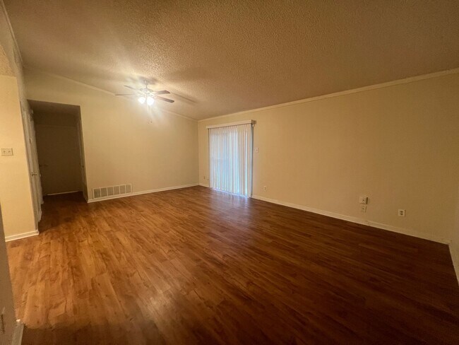 Building Photo - 2/1 with Carport / Fridge / No Carpet /Gas...